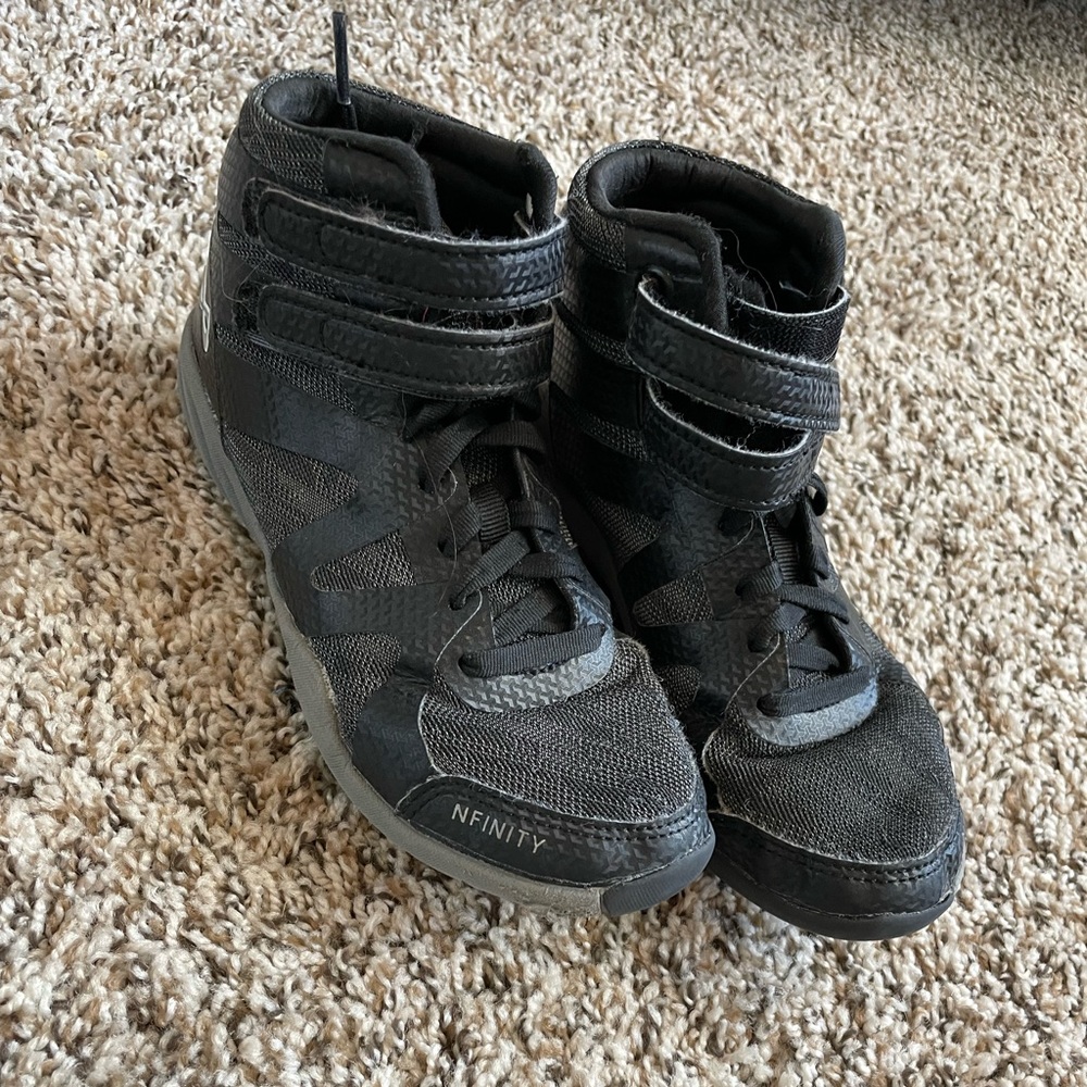 Youth Nfinity beast mode cheer shoes. Youth size 4.